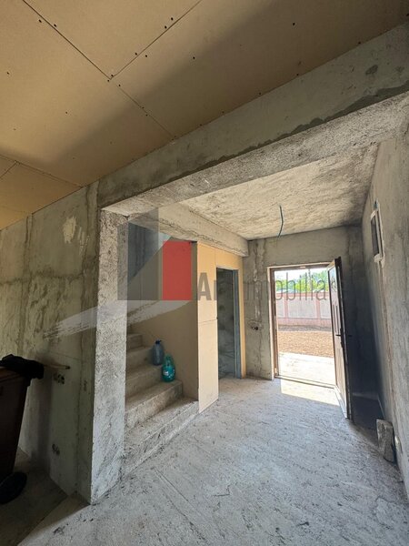 Peris Casa la rosu in Peris