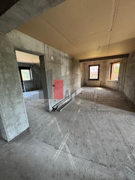 Peris Casa la rosu in Peris