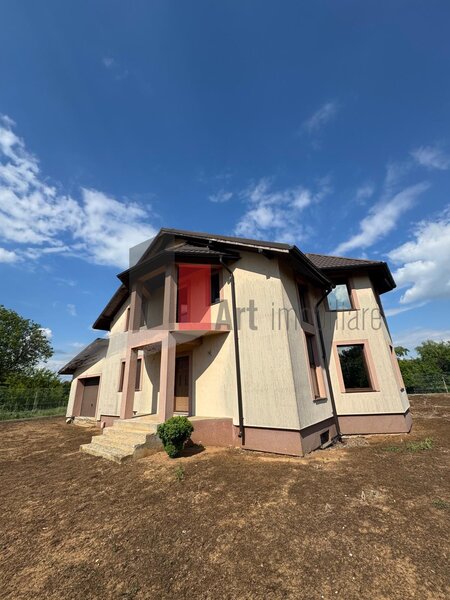 Peris Casa la rosu in Peris