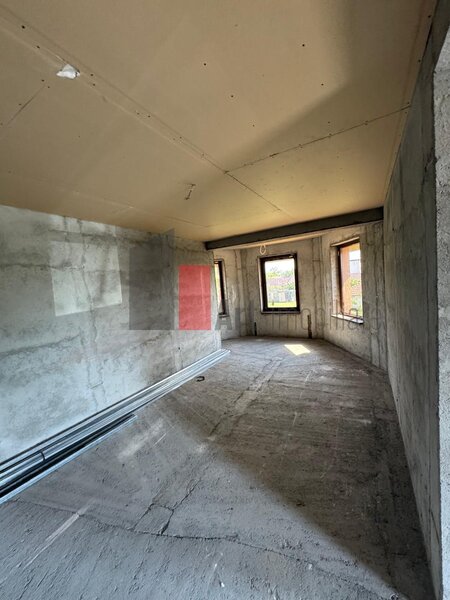 Peris Casa la rosu in Peris