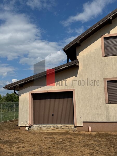 Peris Casa la rosu in Peris