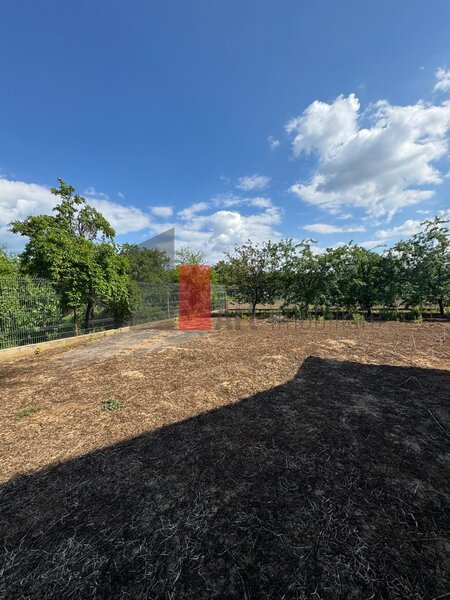 Peris Casa la rosu in Peris