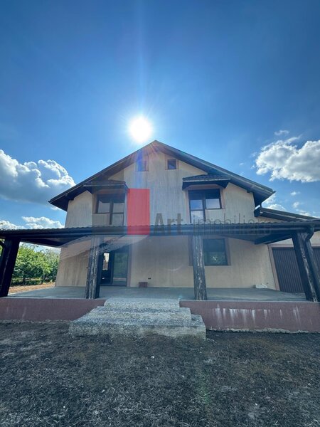 Peris Casa la rosu in Peris