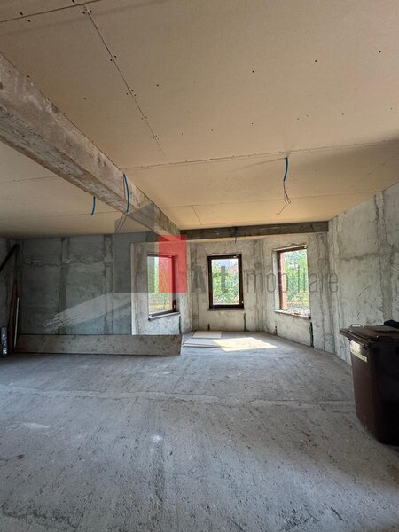 Peris Casa la rosu in Peris